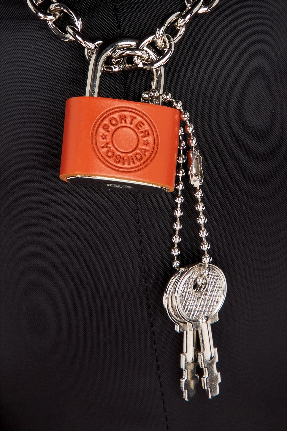 Grizzly Bear With Original Padlock - 4