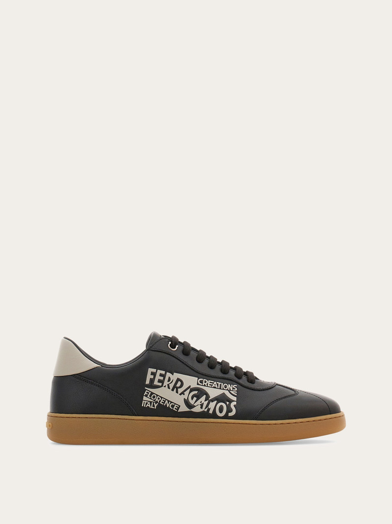 Low top sneaker with logo - 1