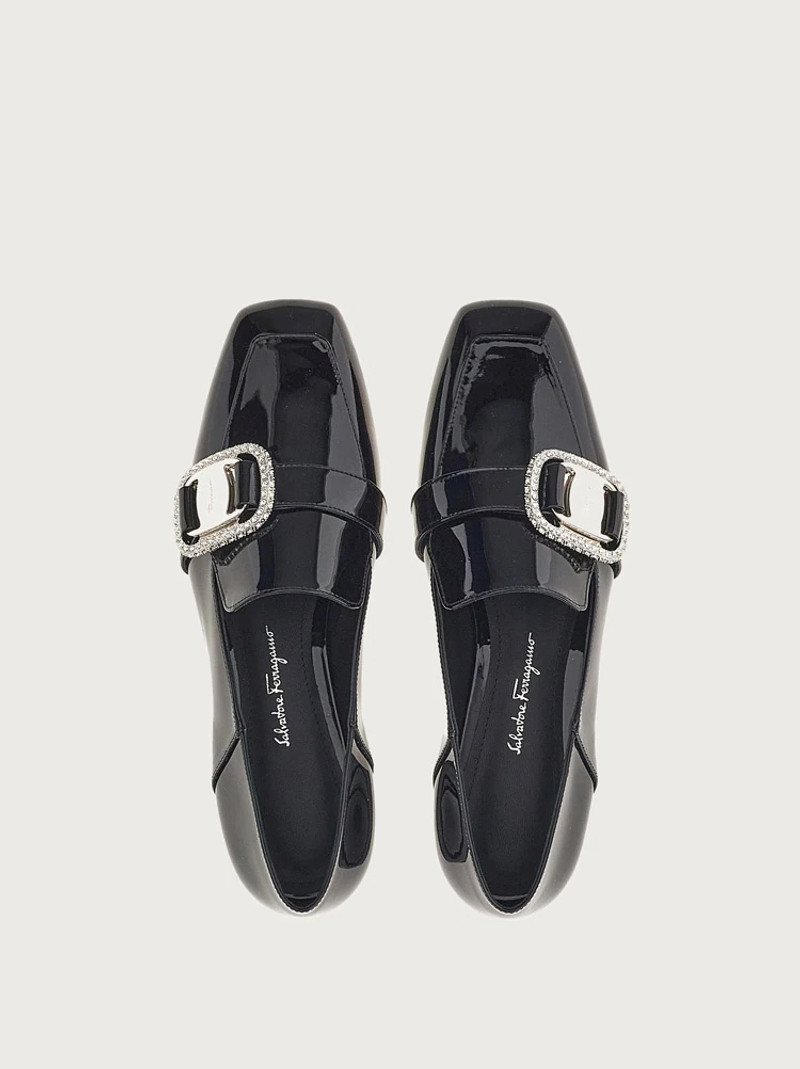 VARA CHAIN LOAFER 2