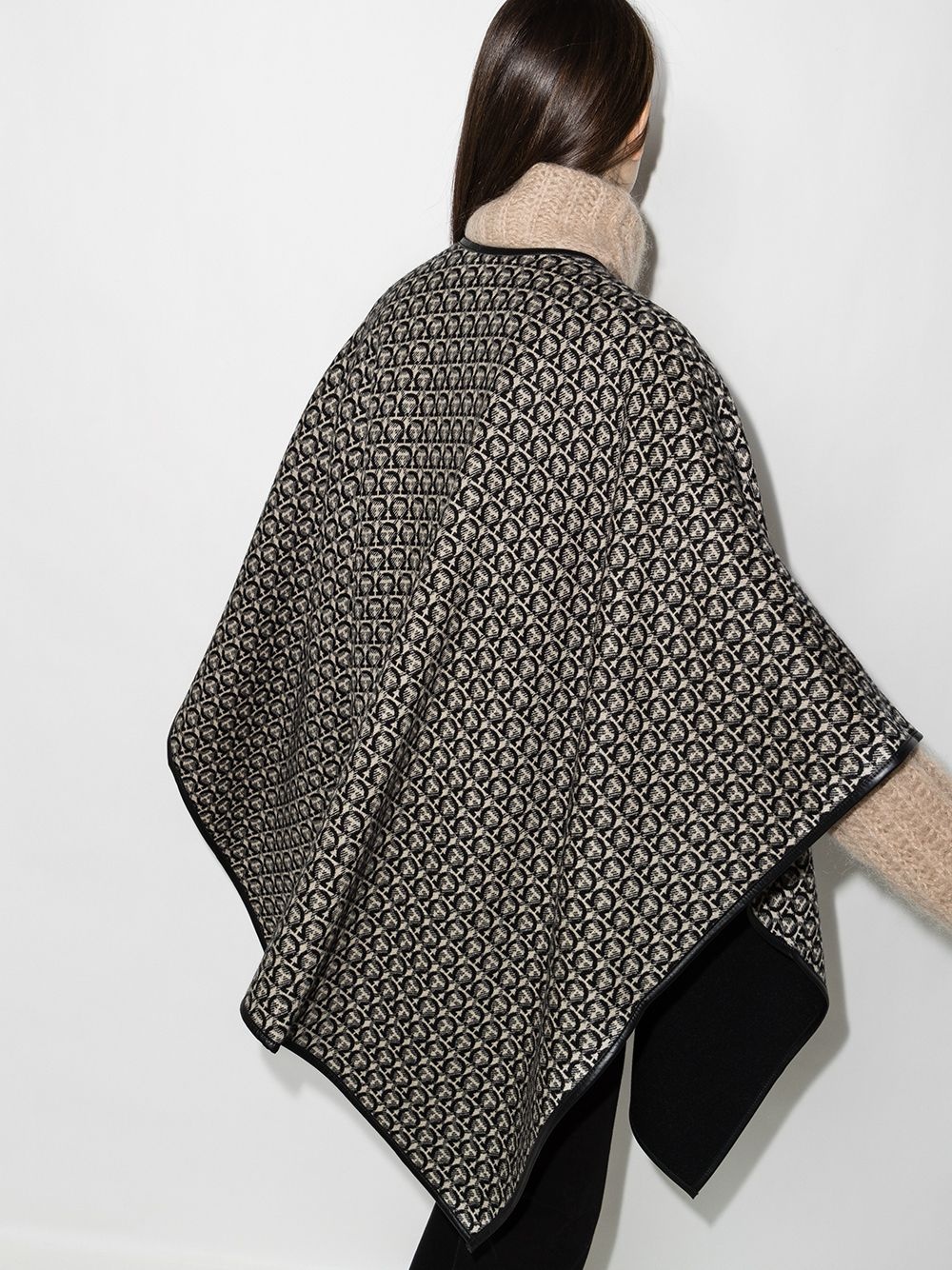 Gancini wool cape - 3