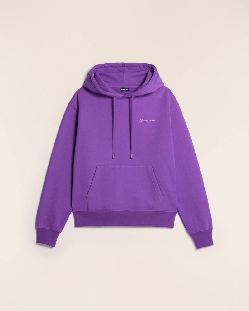 Le sweatshirt brodé 1