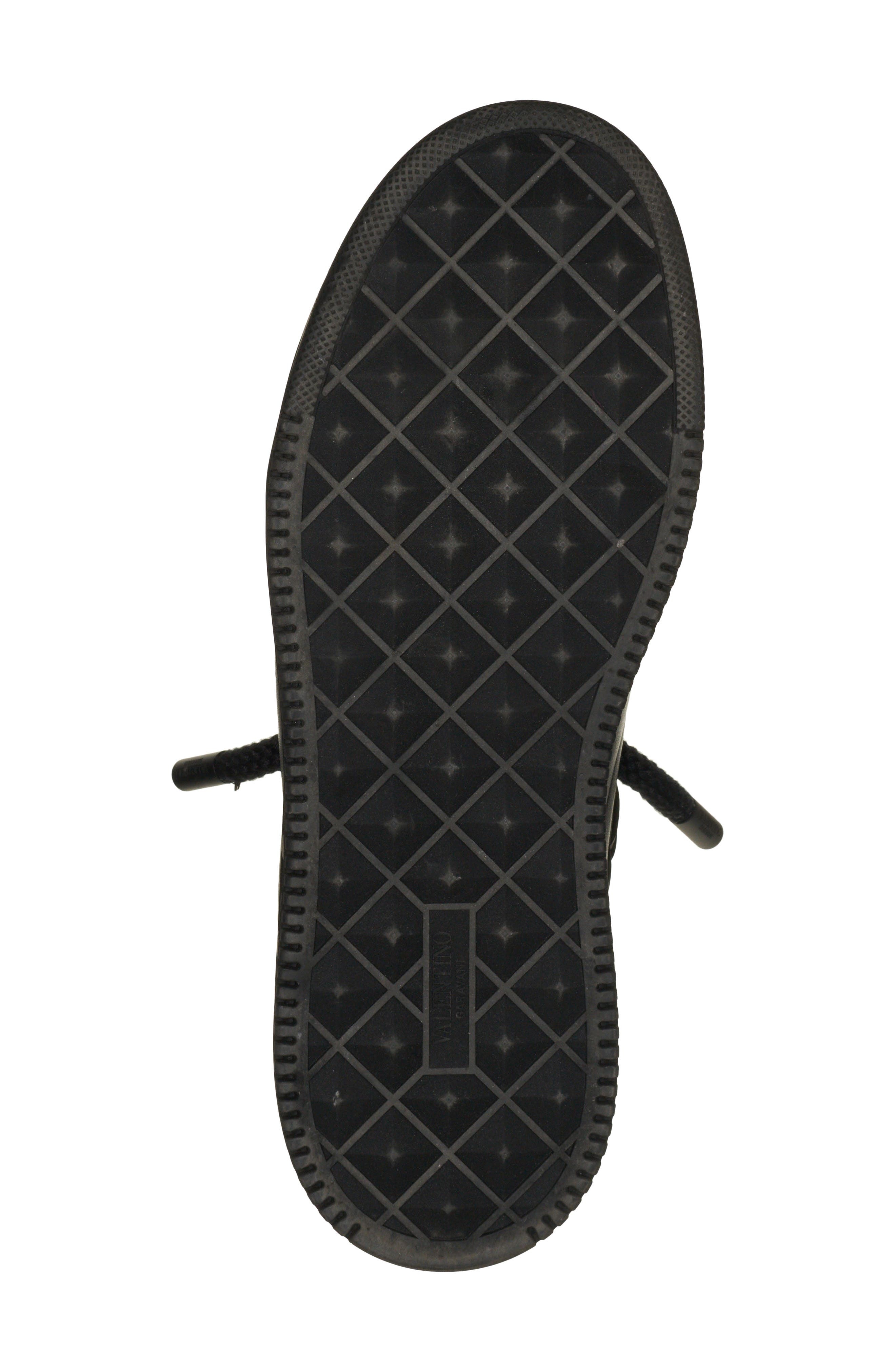 One-Stud Low Top Sneaker - 6