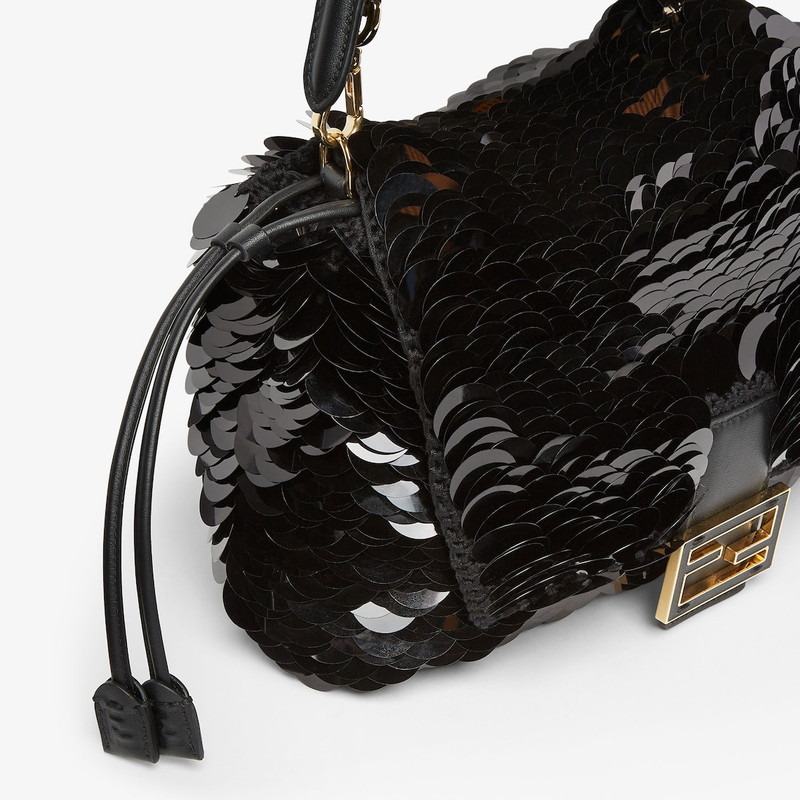 FENDI Mamma Baguette Medium outlook