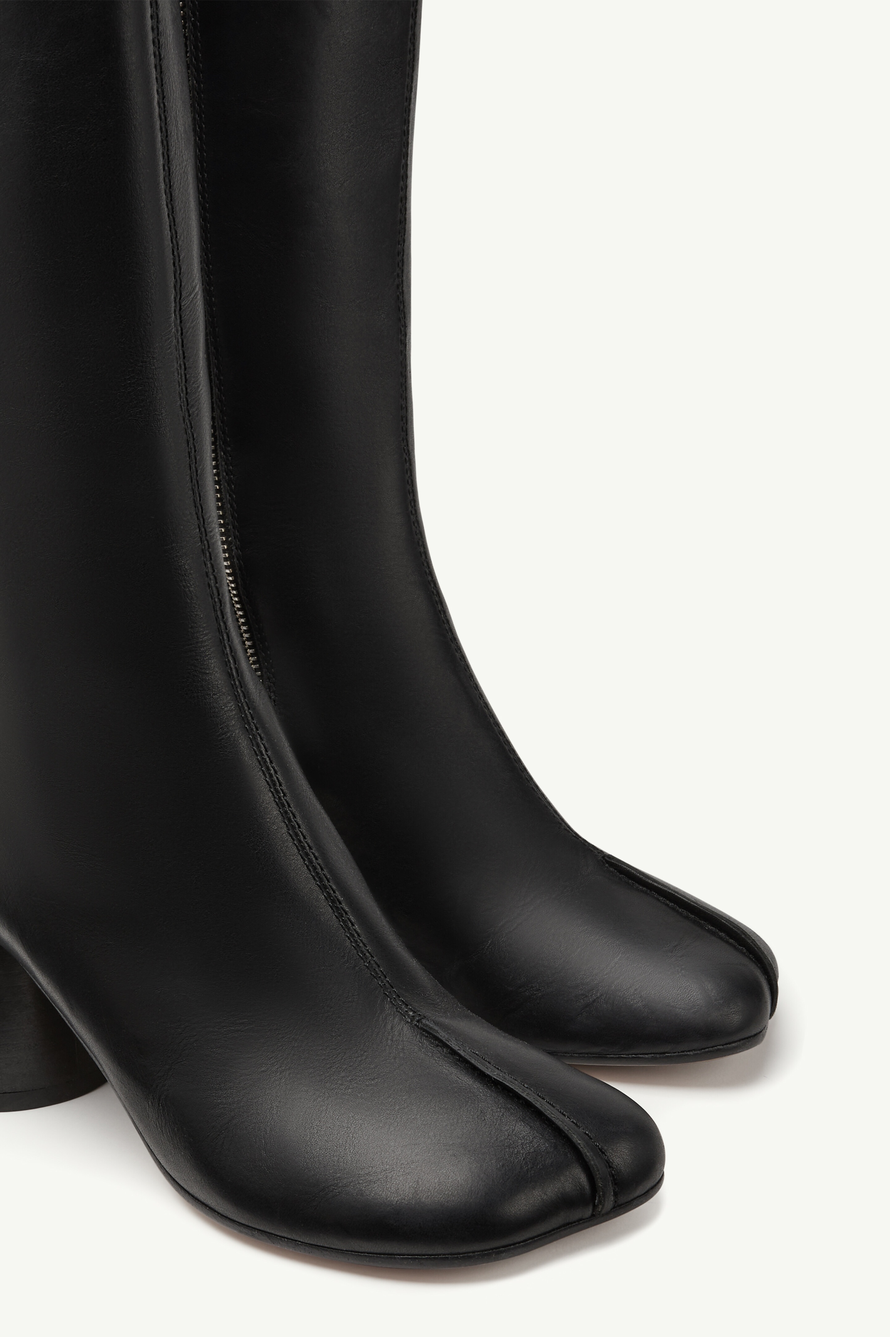 【関税＆送料込み】Mm6 Maison Margiela Stitch-Out Leather A MM6 Maison Margiela stitch-out Leather Ankle Boots | Black