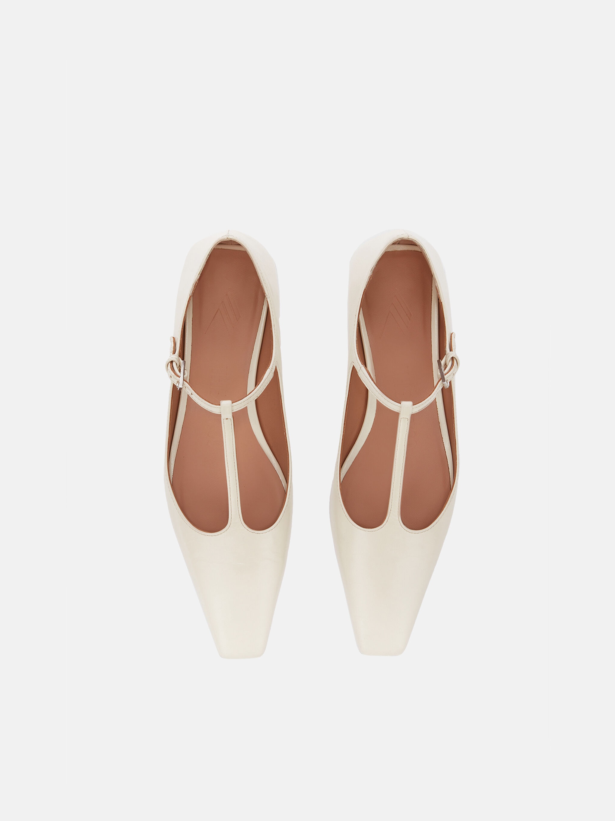 ''JUNO'' IVORY BALLERINA - 3