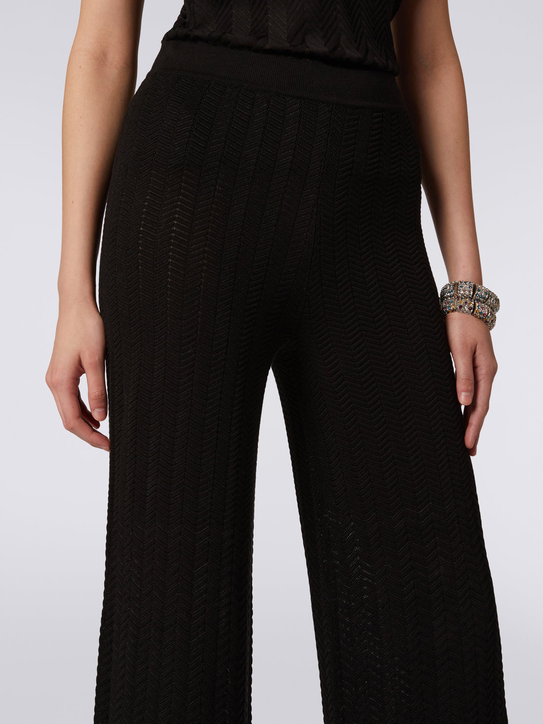 Straight knit trousers with tone-on-tone chevron - 5