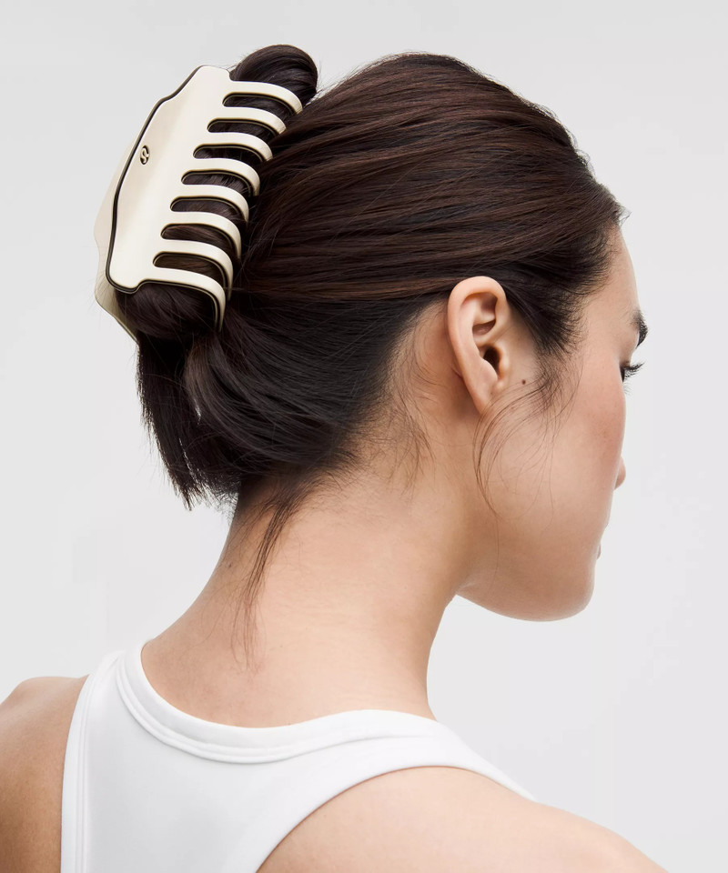 lululemon Jumbo Claw Clip outlook