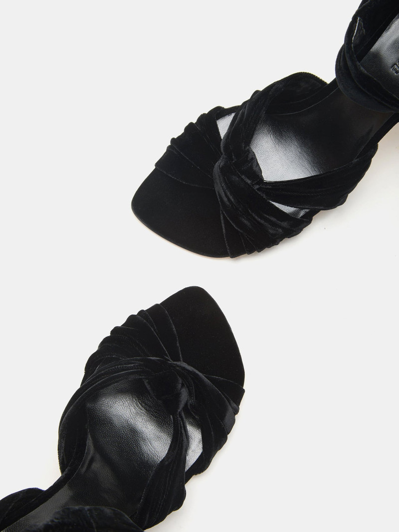Antonia Pump / Black Velvet 4