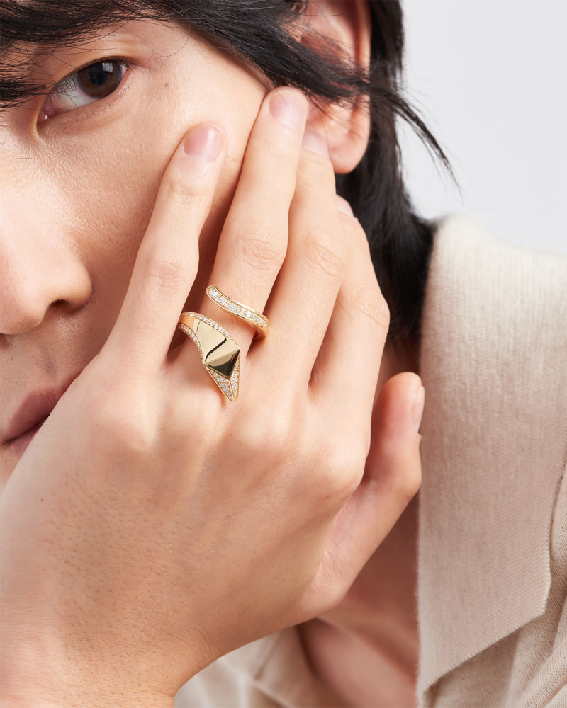 Eternal Gold snake ring in yellow gold and diamonds 4