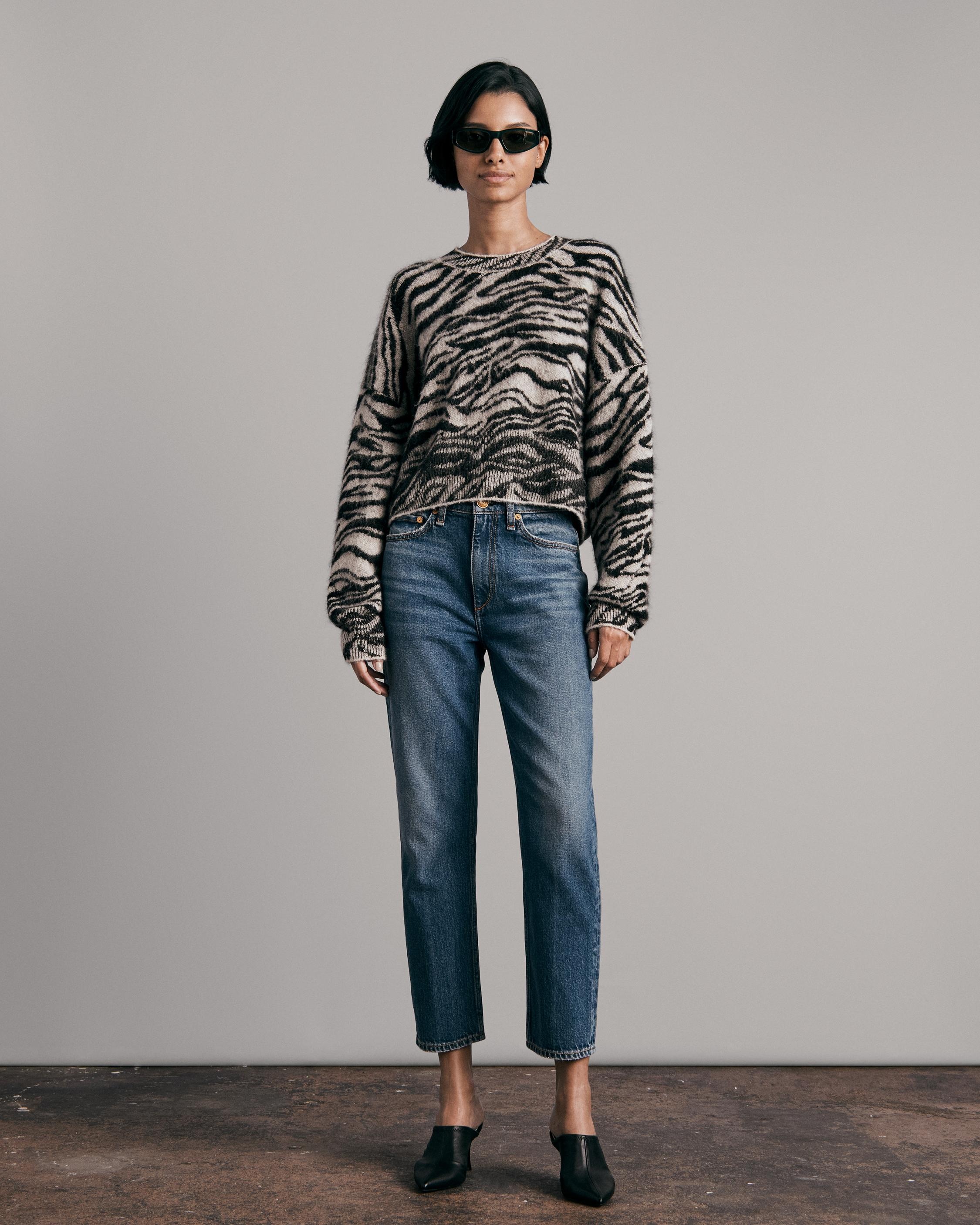 Sarah Tiger Wool Crew
Relaxed Fit Sweater - 3