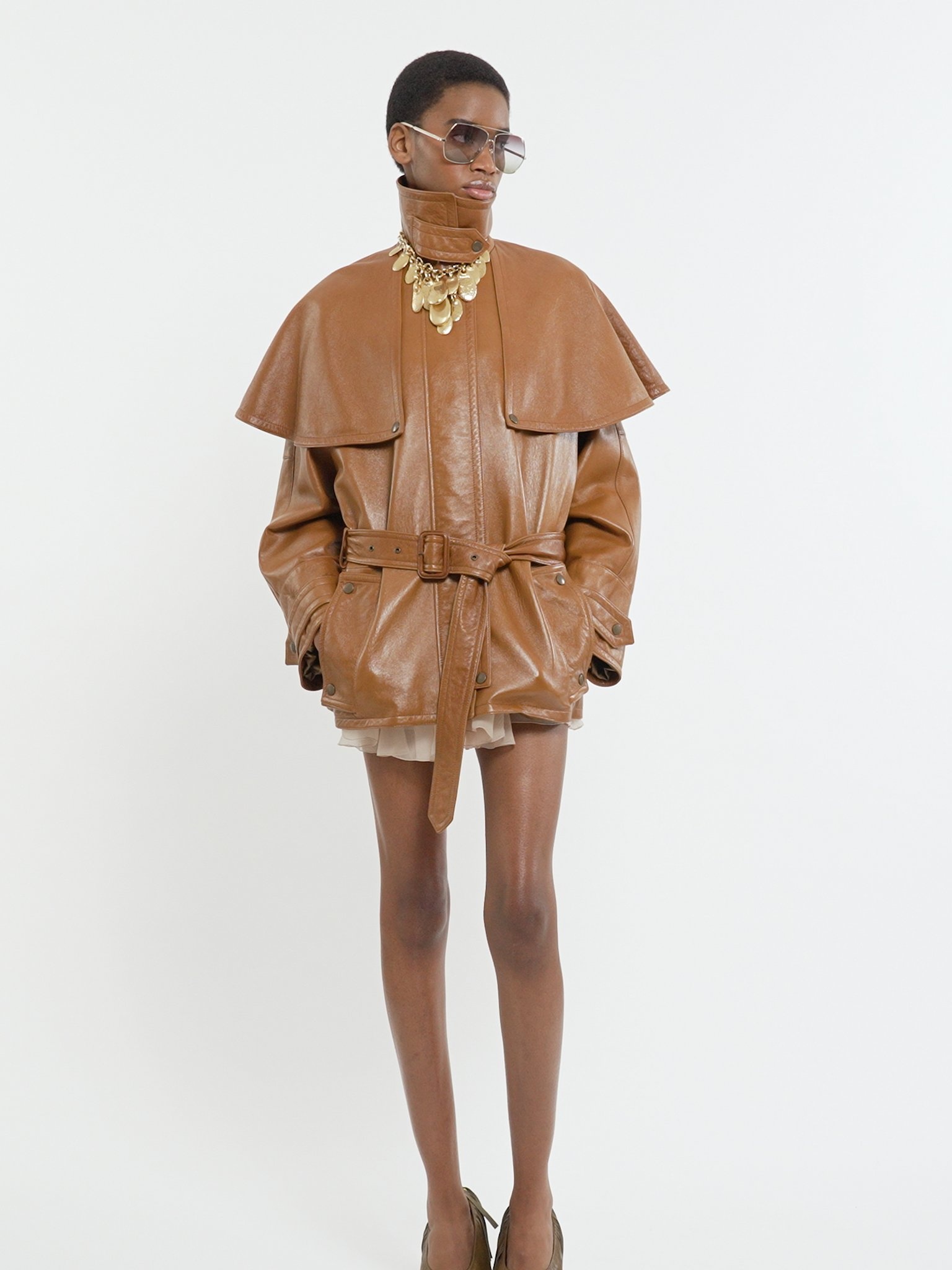 SHORT CAPE TRENCH COAT IN SOFT GLOSSY LEATHER - 5