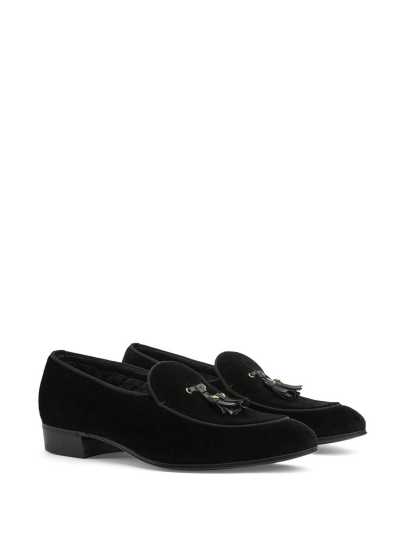 남성 loafer 와 tassels 2