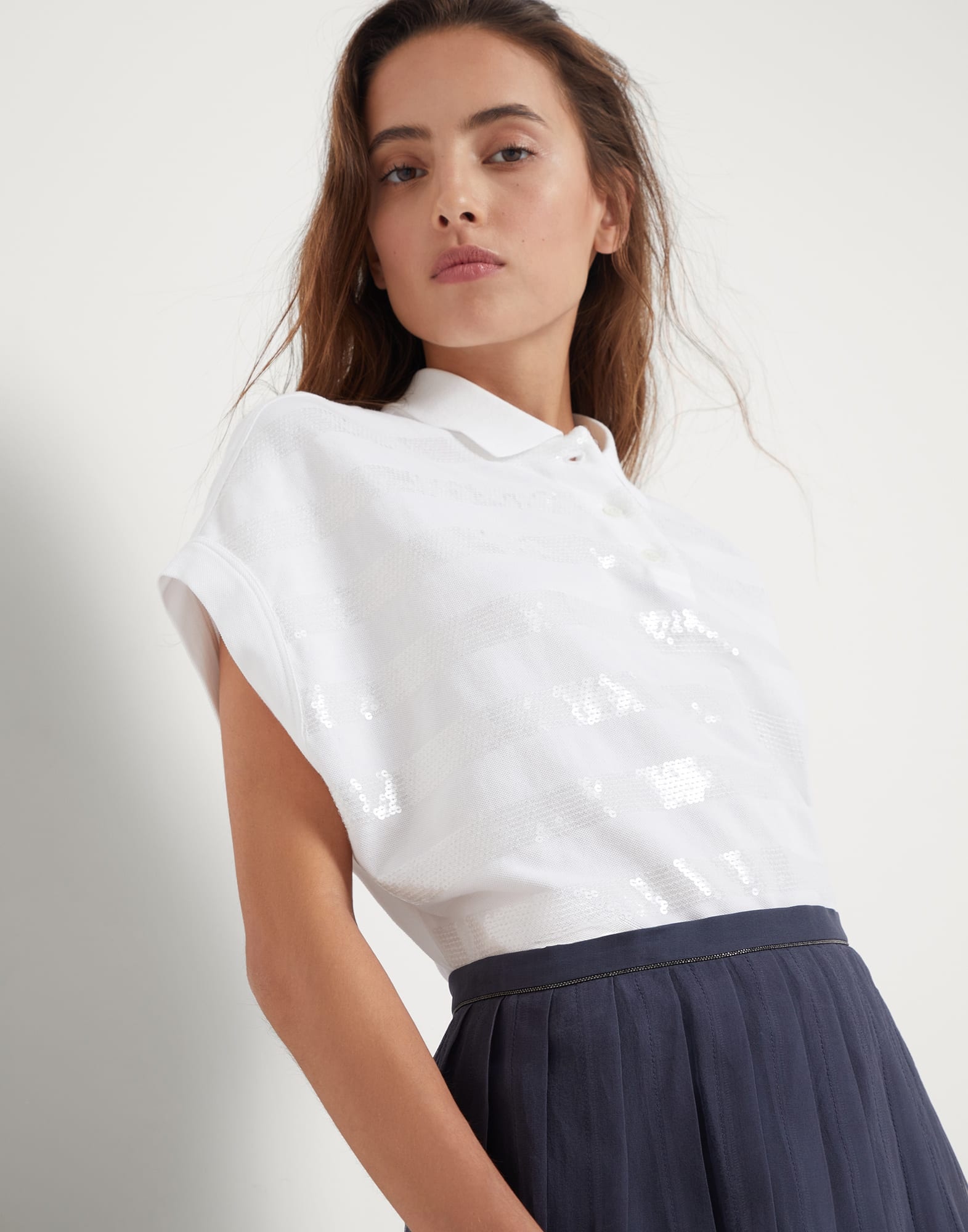 Crispy silk pleated midi skirt with shiny waistband - 3