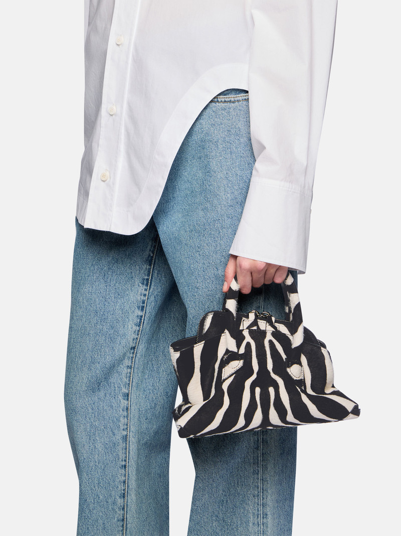 THE ATTICO ''LA PASSEGGIATA MINI'' WHITE AND BLACK TOP HANDLE outlook