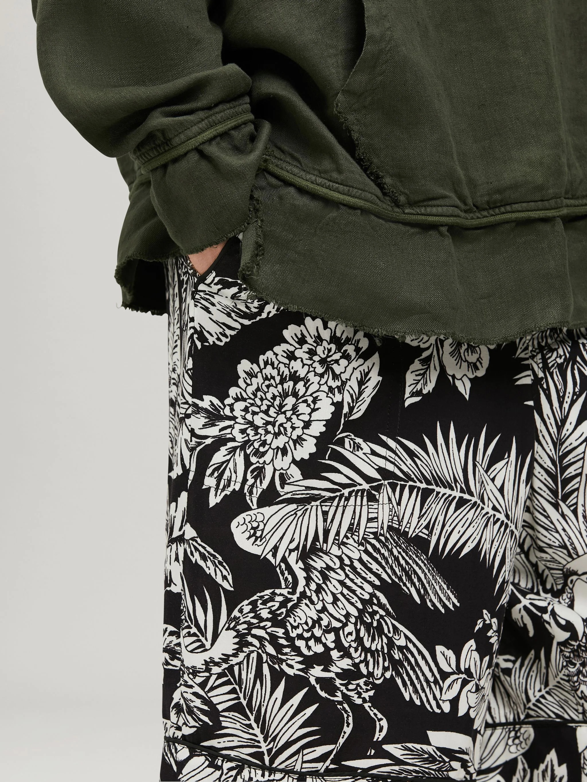 JUNGLE PARROTS SHORTS - 6