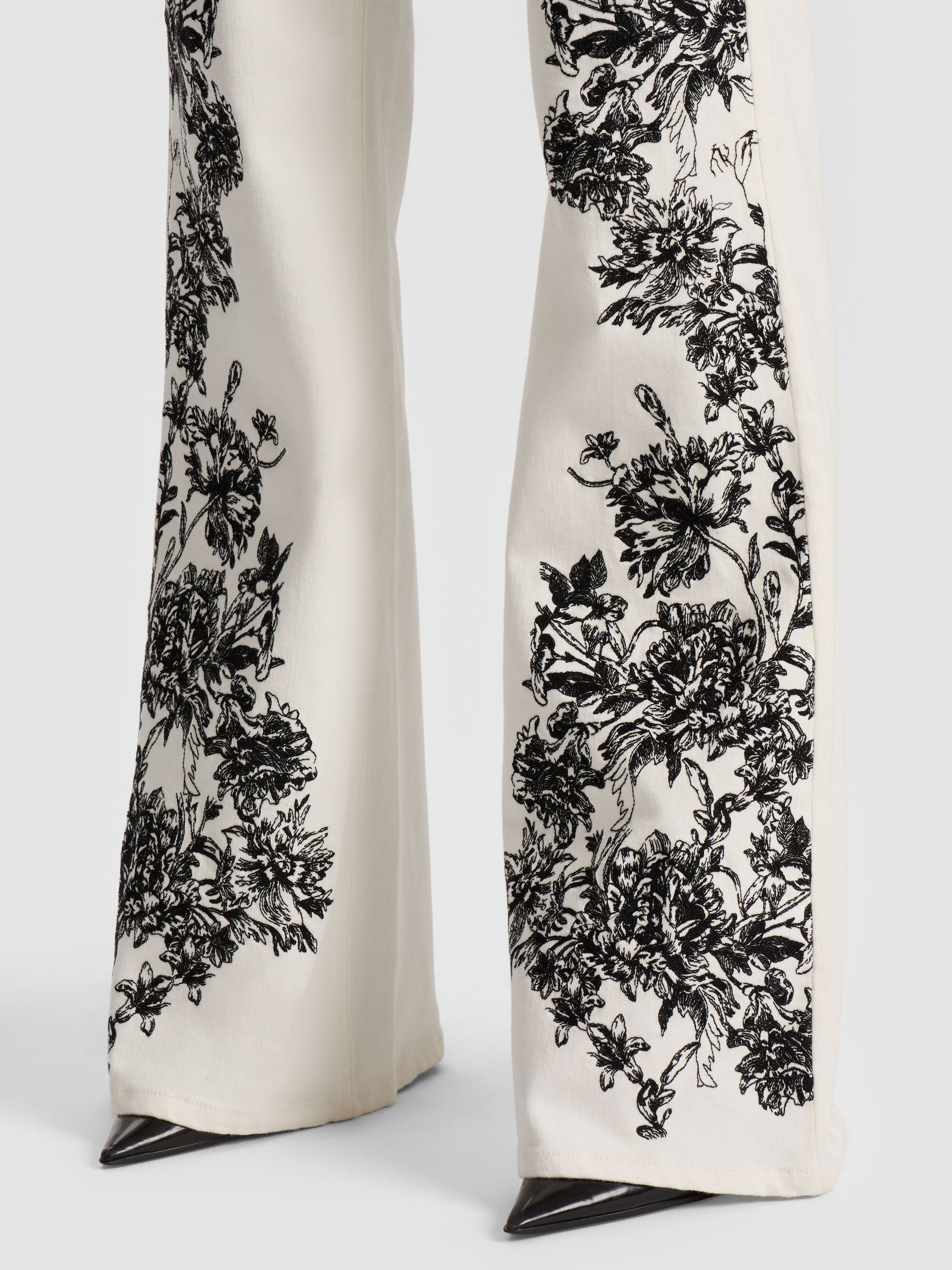 SB EMBROIDERED JEAN - 5