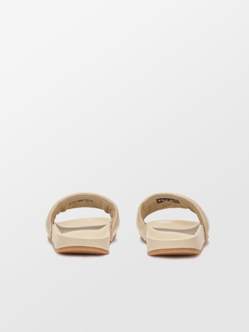 QUILTED LEATHER SLIDER 4