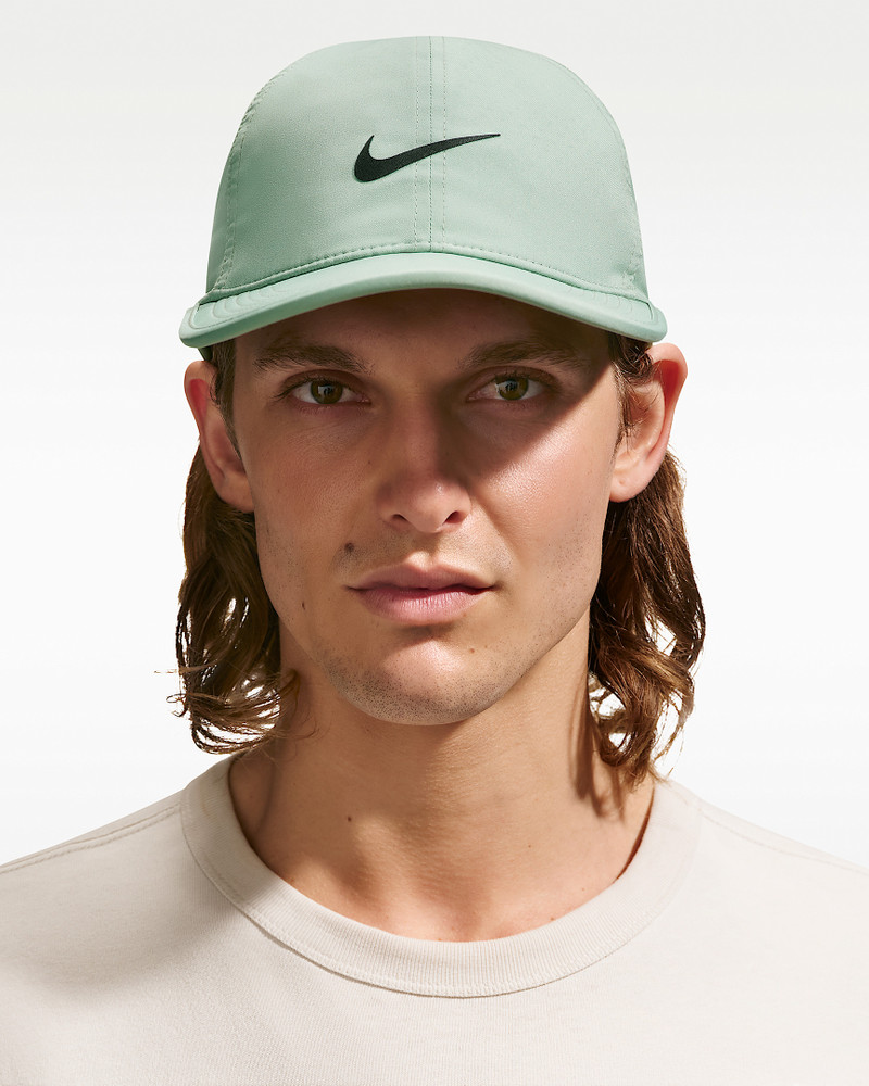 Nike Dri-FIT Club Unstructured Featherlight Cap 1