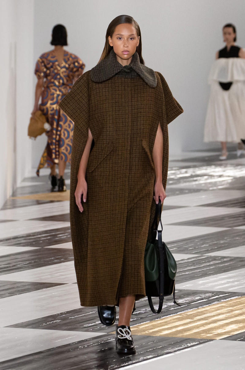 Houndstooth cape coat in wool and viscose 6