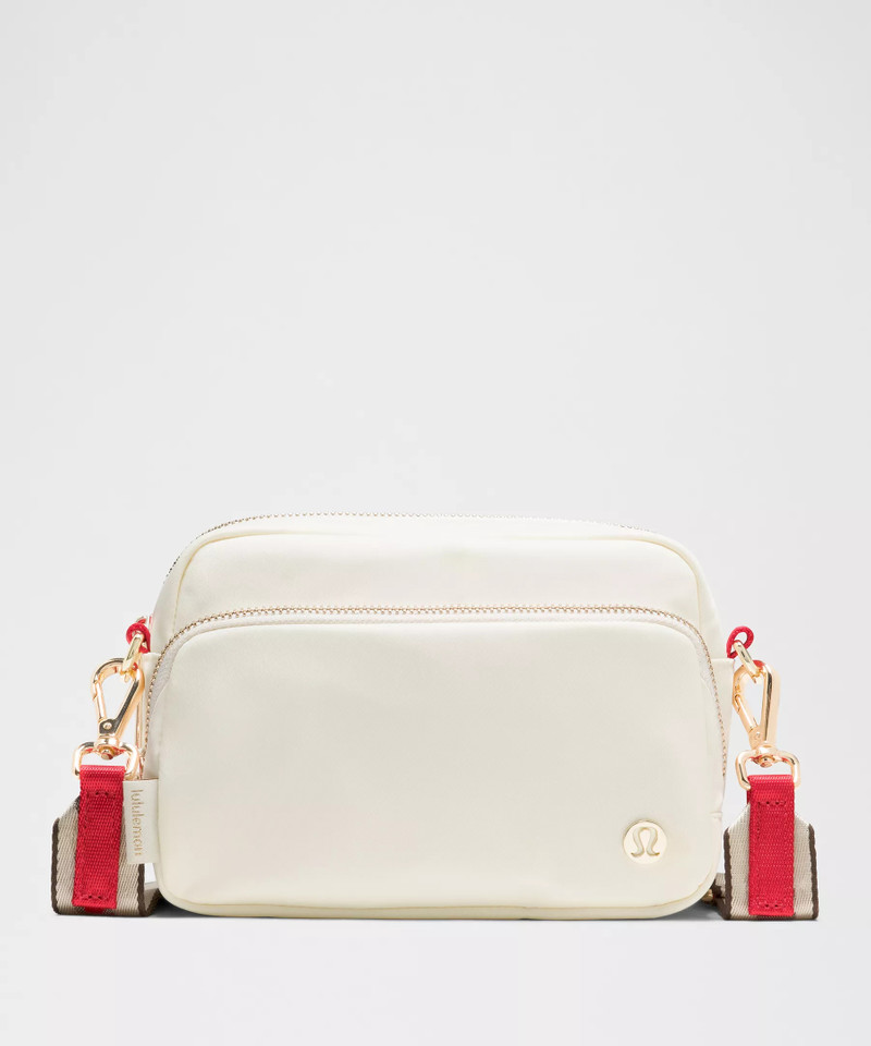 Everywhere Crossbody Bag 2L *Striped Wordmark 1