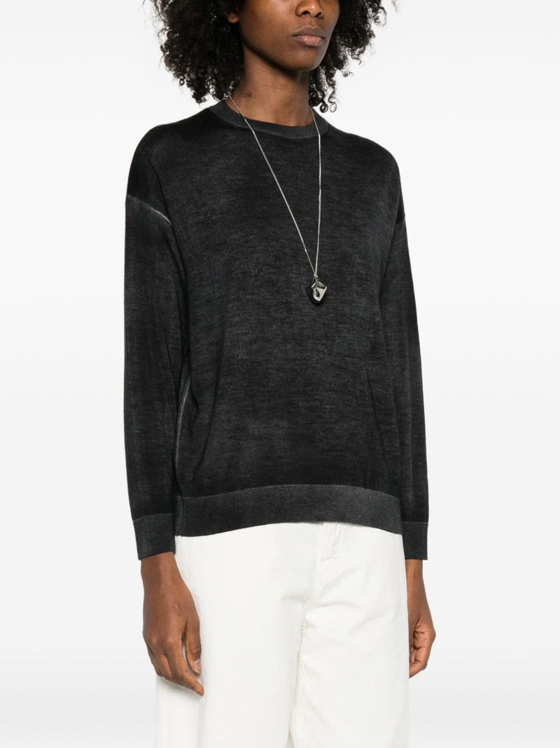 crew-neck top 3