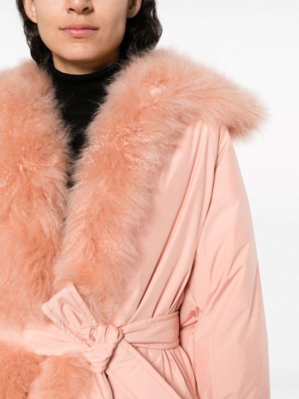 shearling-trim belted down jacket - 5