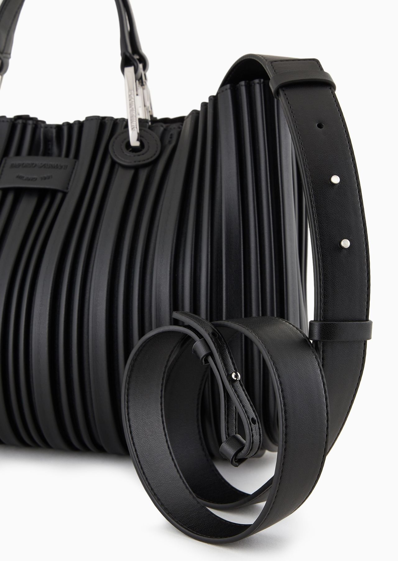 ASV MyEA small shopper bag in pleated, recycled faux nappa leather - 5