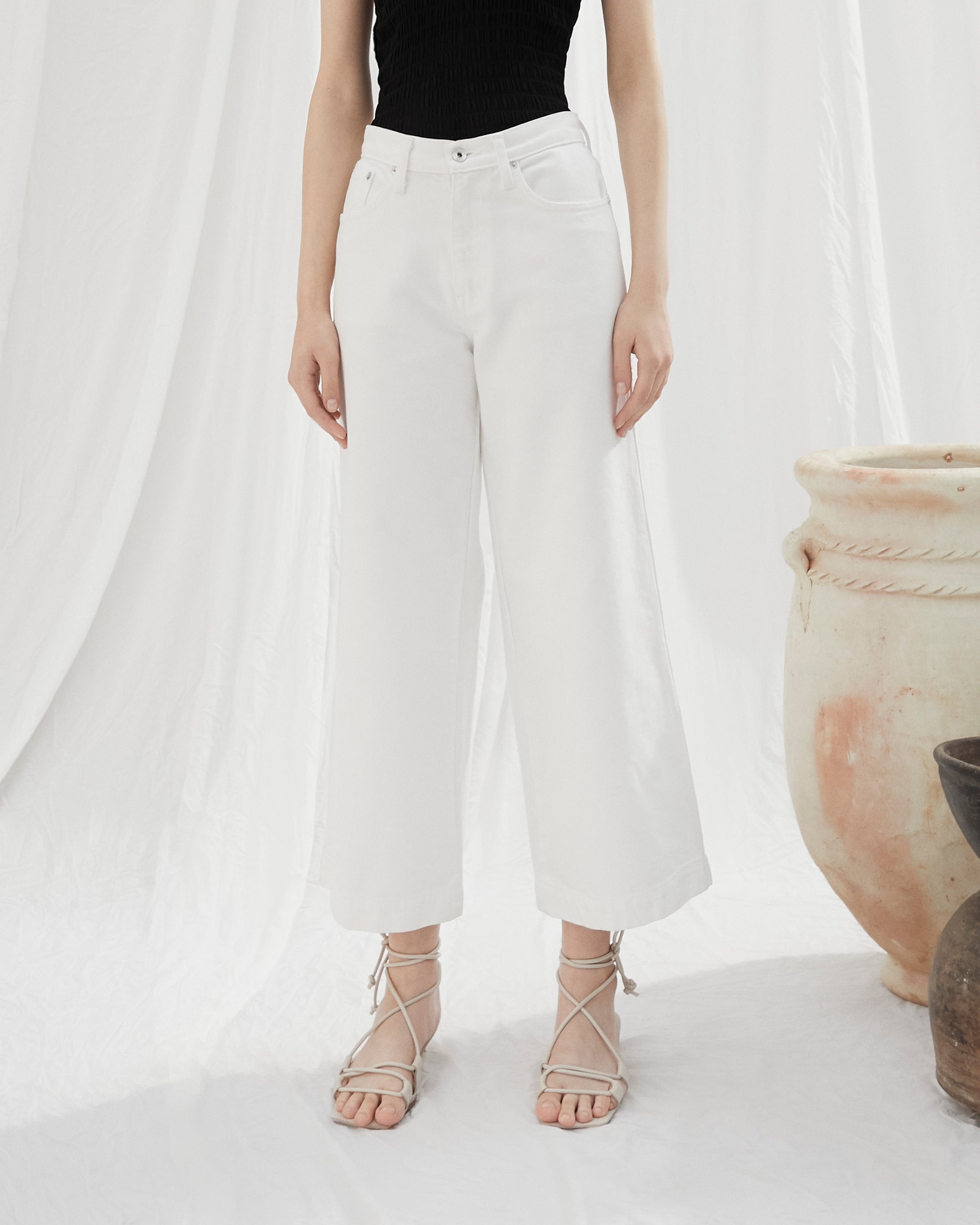 Wide Leg High Rise Jeans - 2