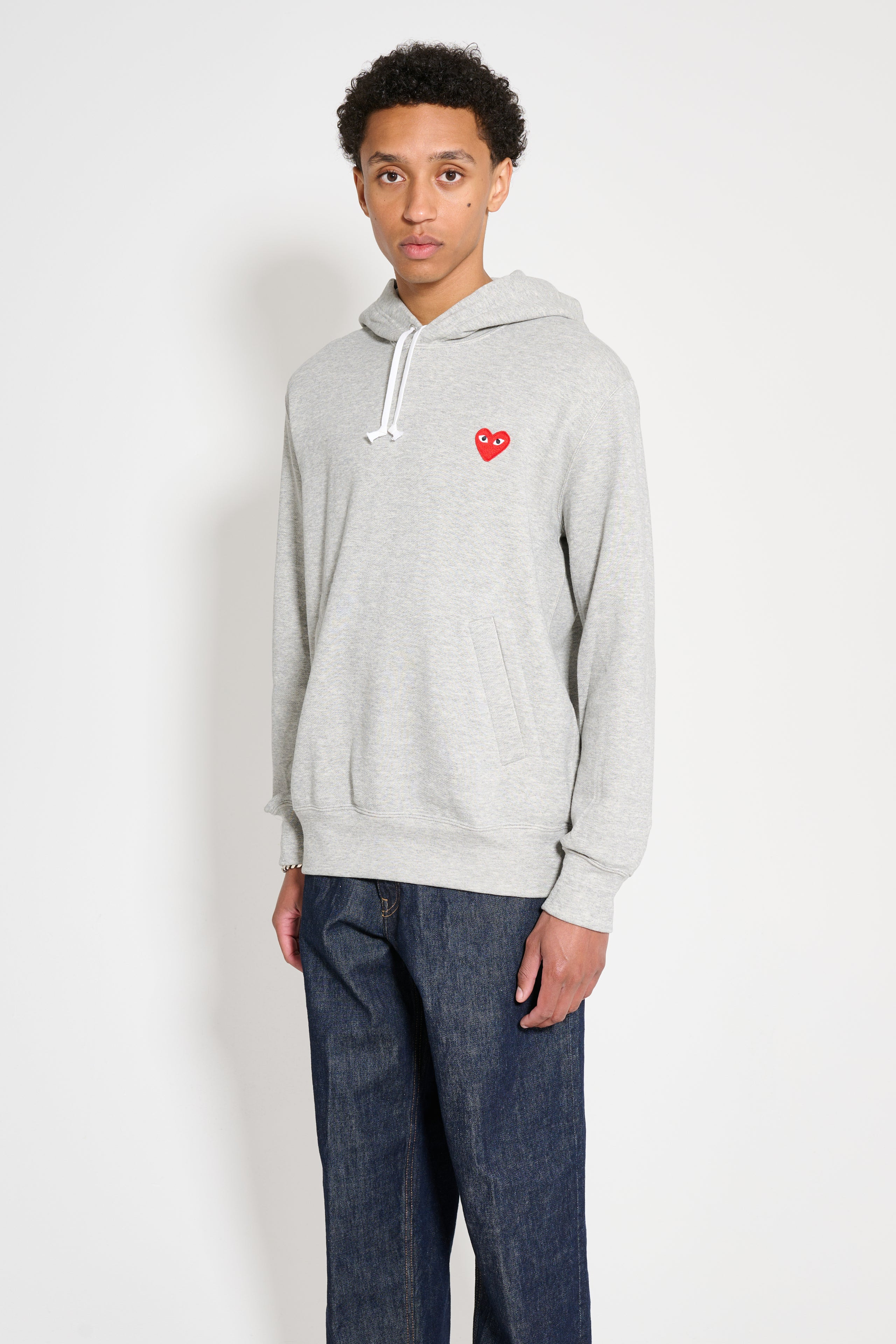 COMME DES GARÇONS PLAY SMALL HEART HOODED SWEATSHIRT GREY - 2