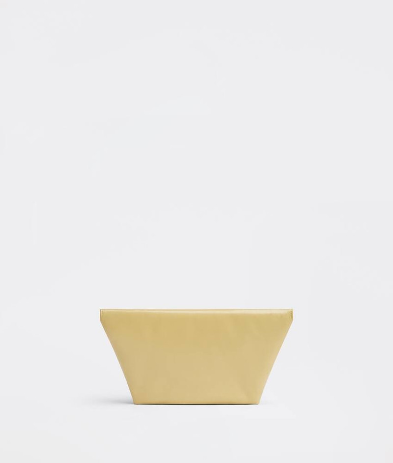 Bottega Veneta pouch outlook