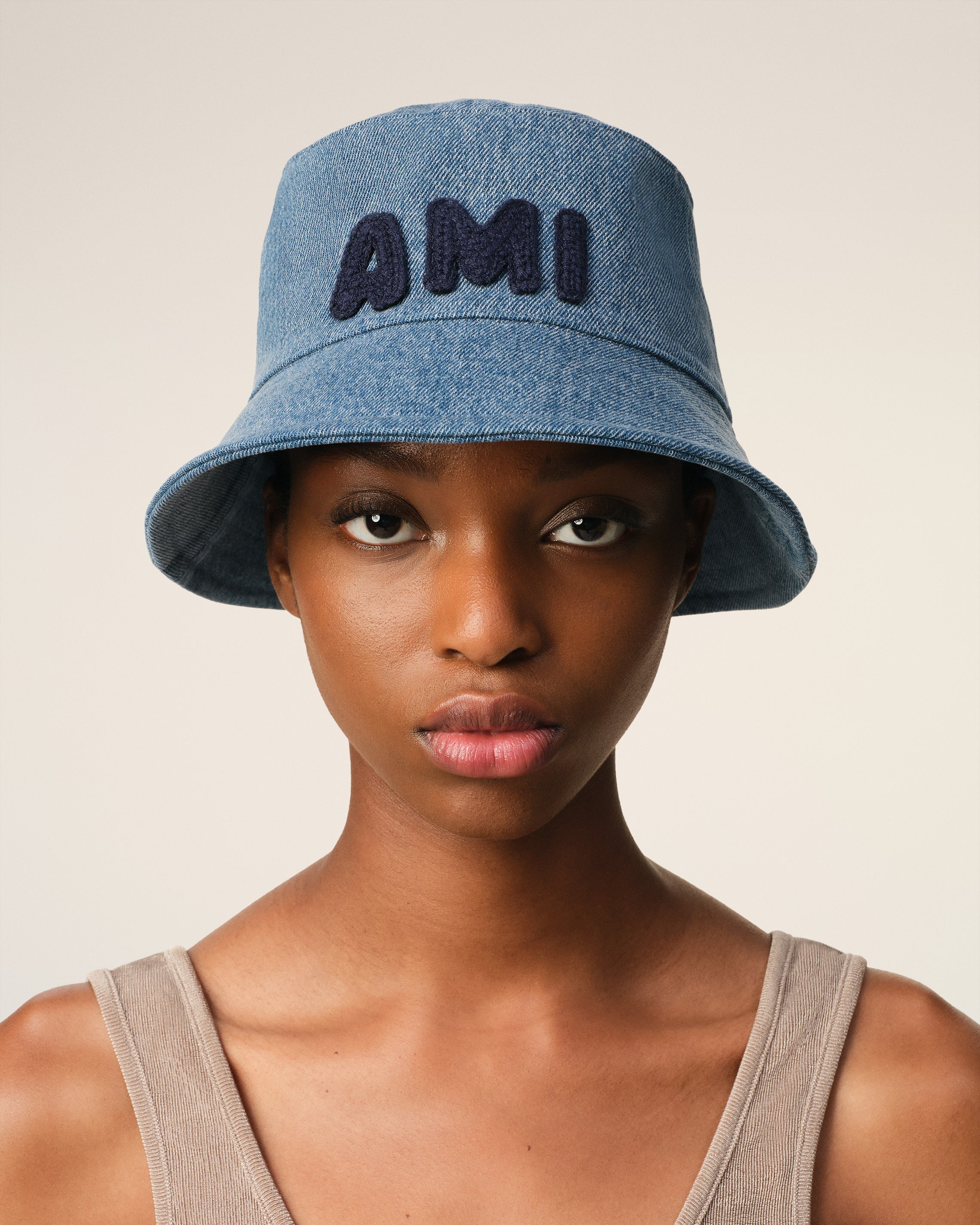 AMI Paris COTTON AMI PARIS PATCH BUCKET HAT | hbx | REVERSIBLE