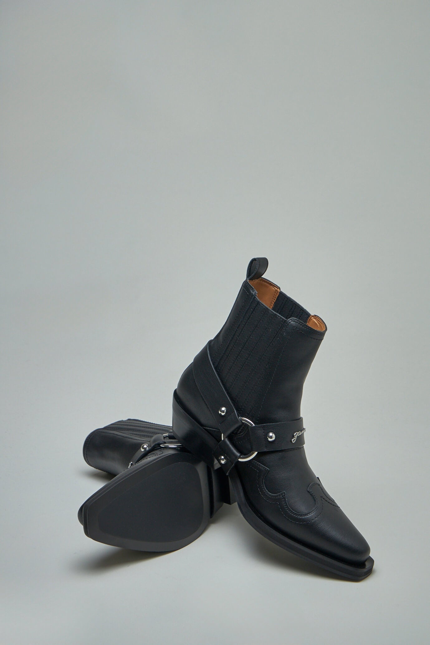 Low Cut Western Chelsea Boots - 5