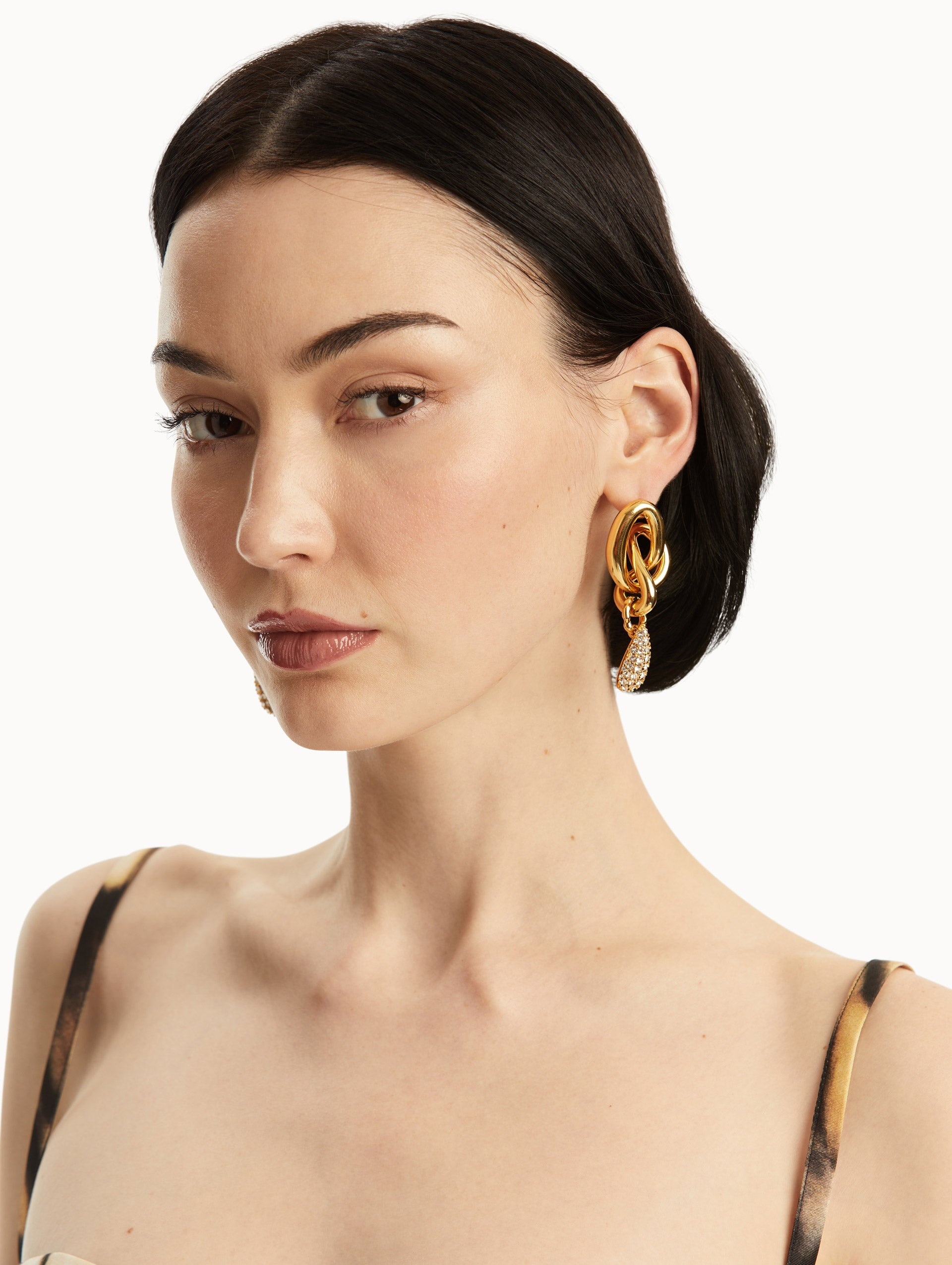 PAVÉ O KNOT EARRINGS - 2