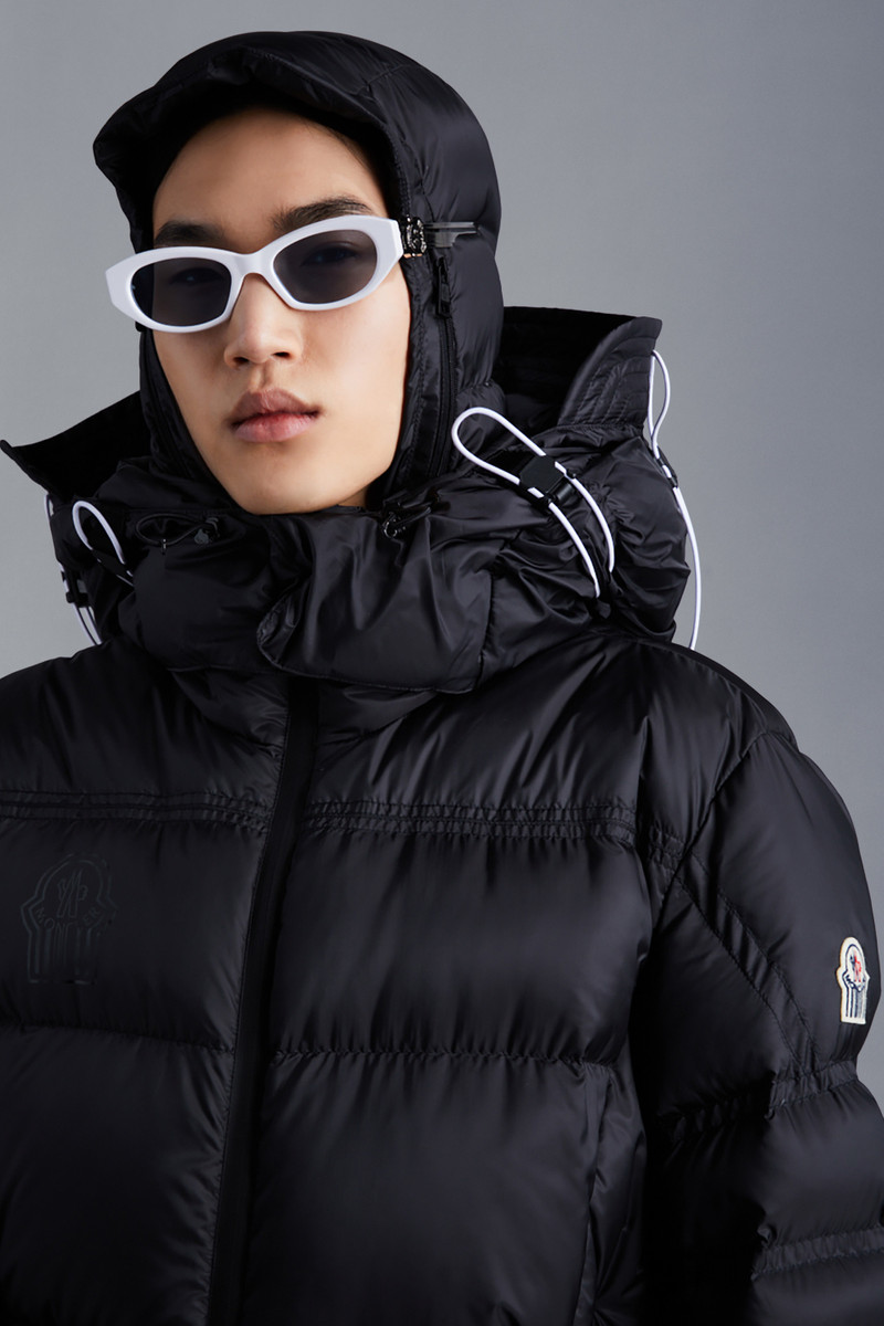 Moncler Swipe 2 Oval Sunglasses outlook