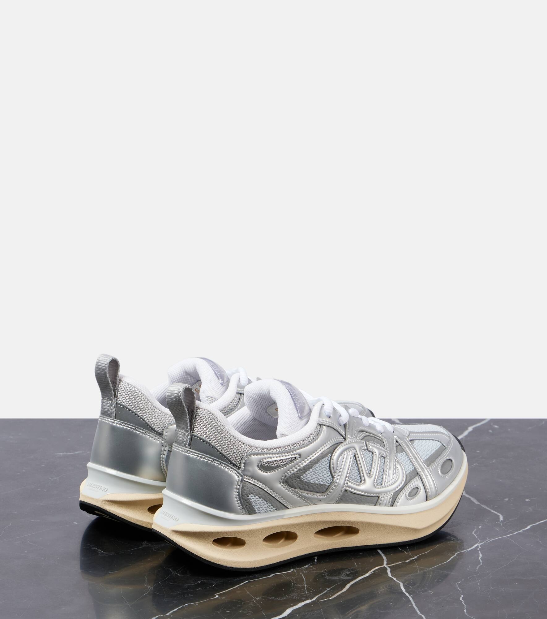 VLogo Easyjog leather-trimmed sneakers - 3