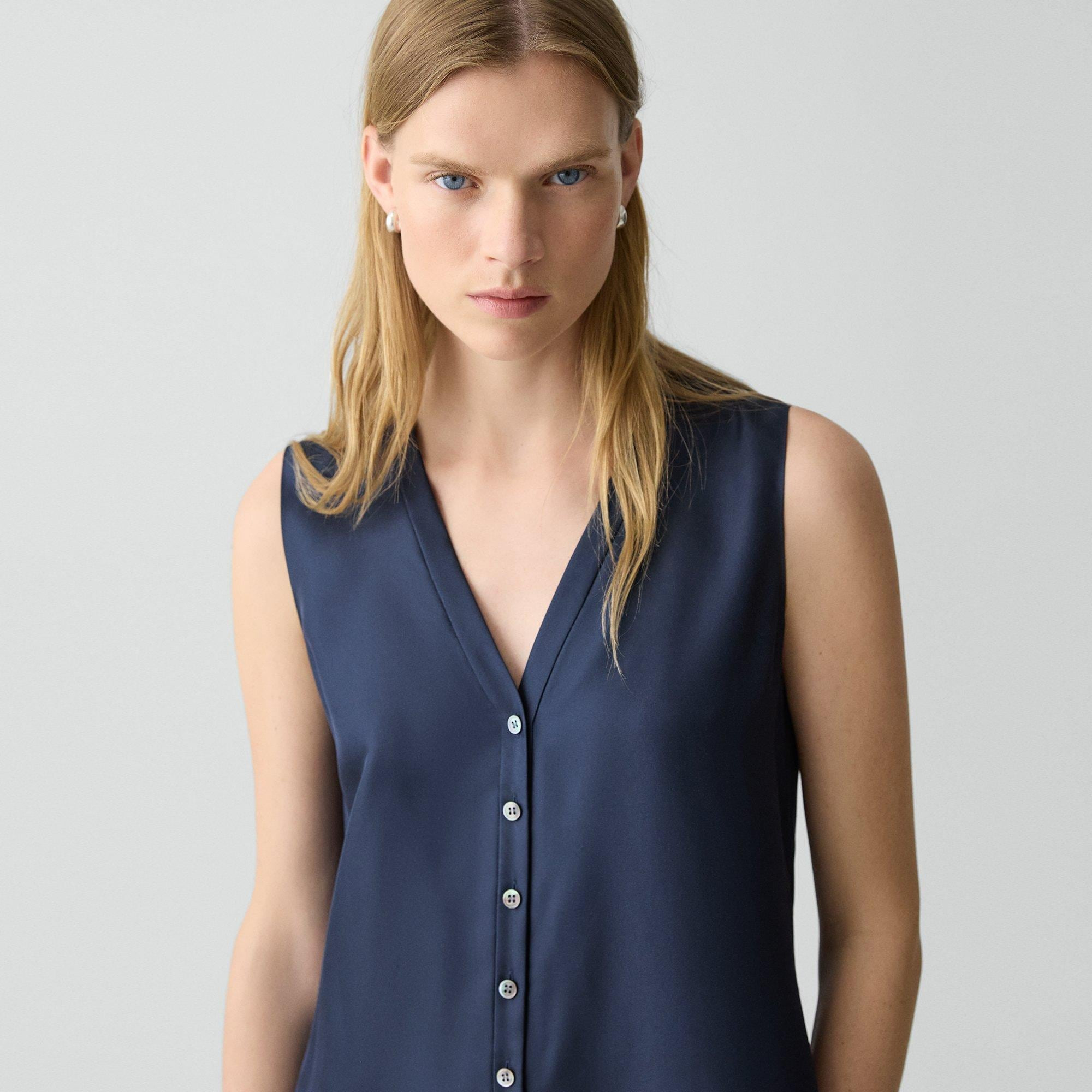 Sleeveless Button-Down Blouse in Mod Silk Twill - 5