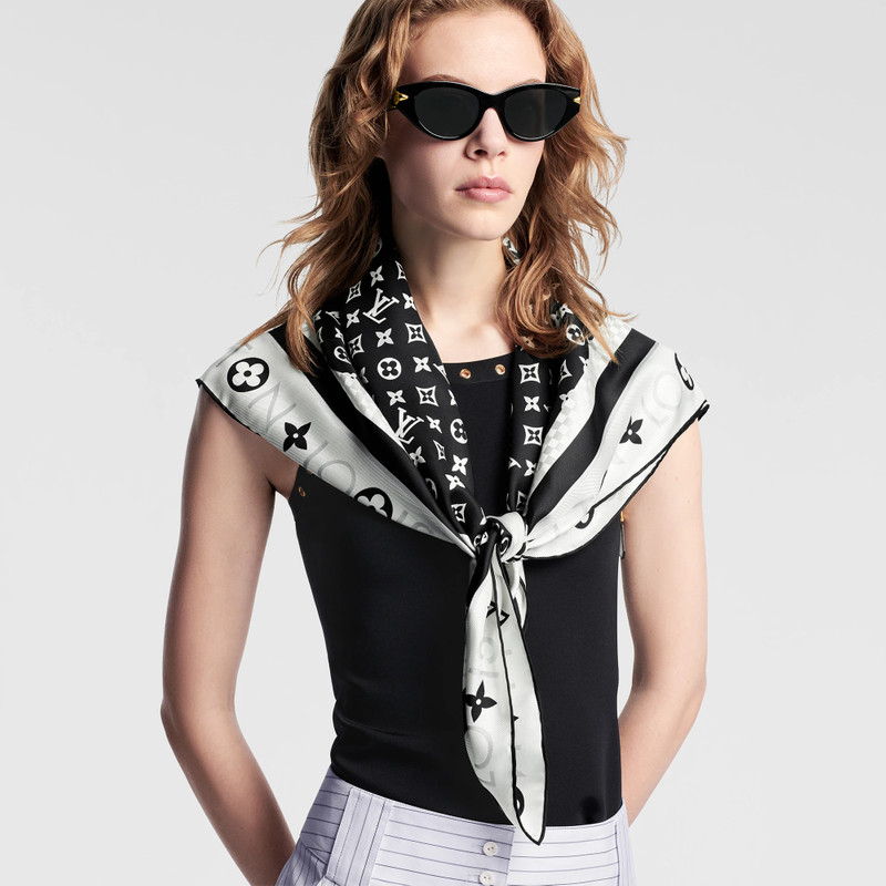 Louis Vuitton Monogram Infinity Square 90 outlook
