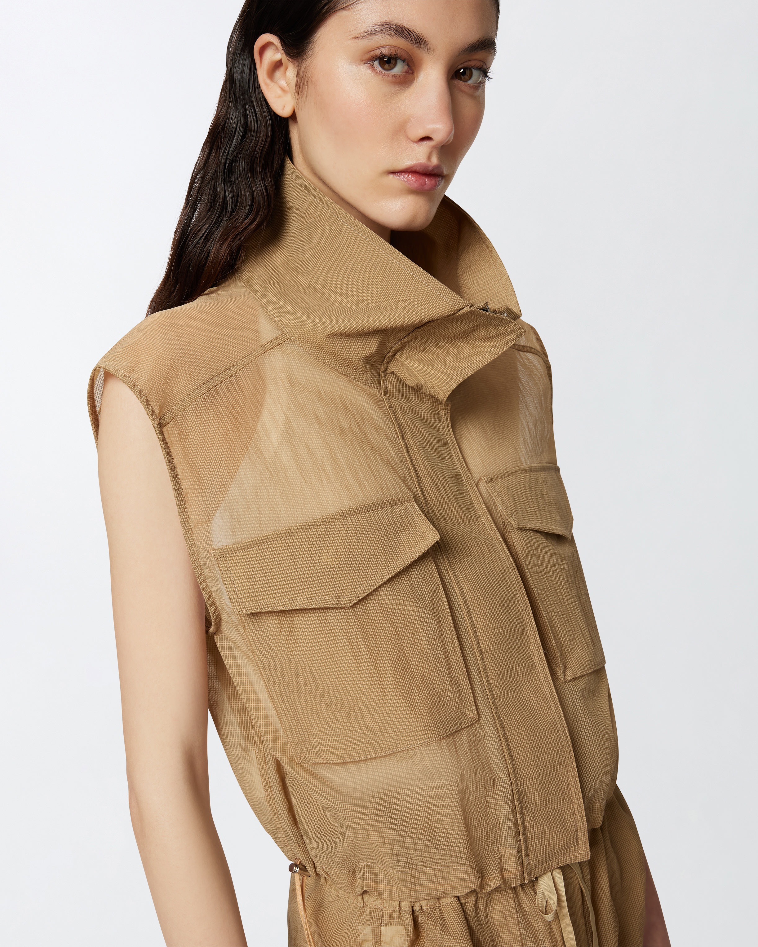 LIGHT SLEEVELESS VEST - 5