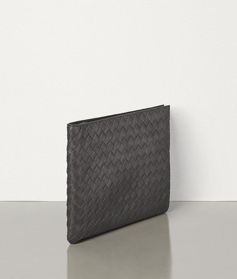 Bottega Veneta POUCH outlook