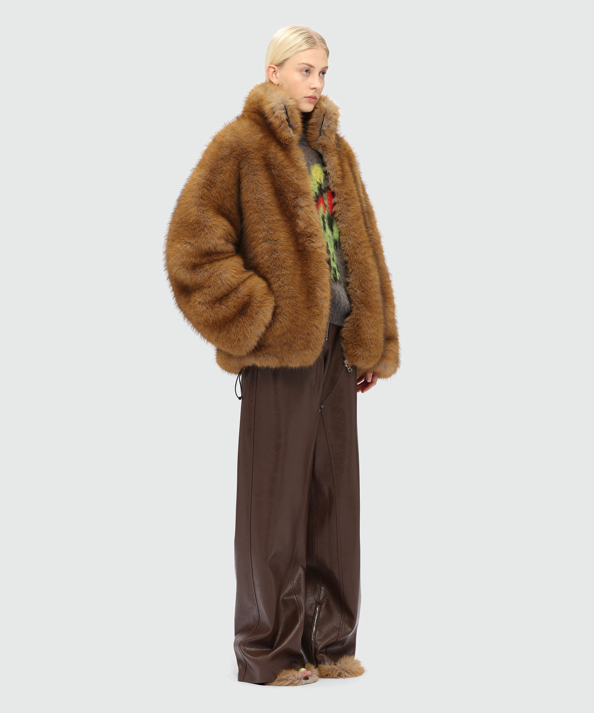 Short beige faux fur coat - 4