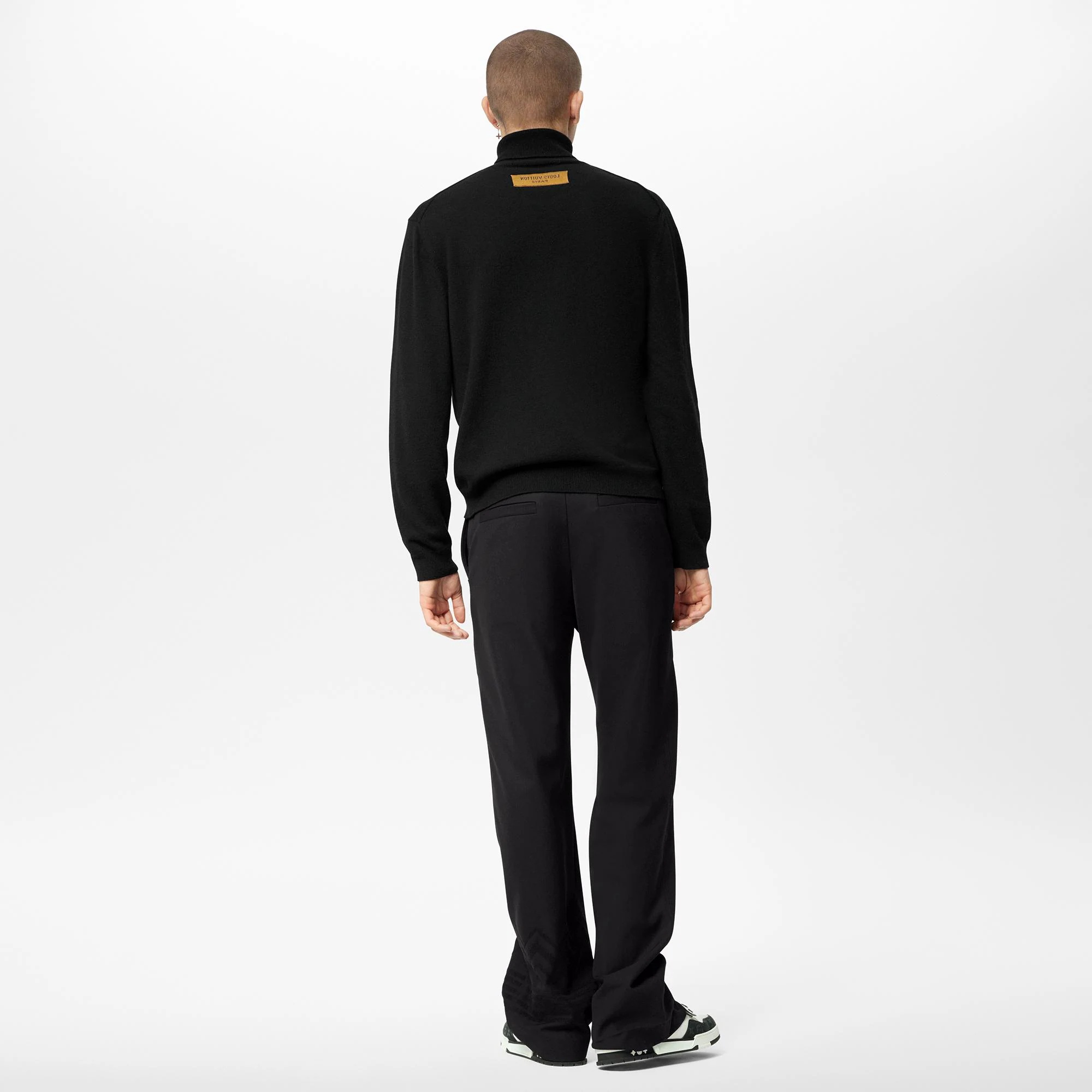 LVSE LV Embossed Turtle Neck - 2