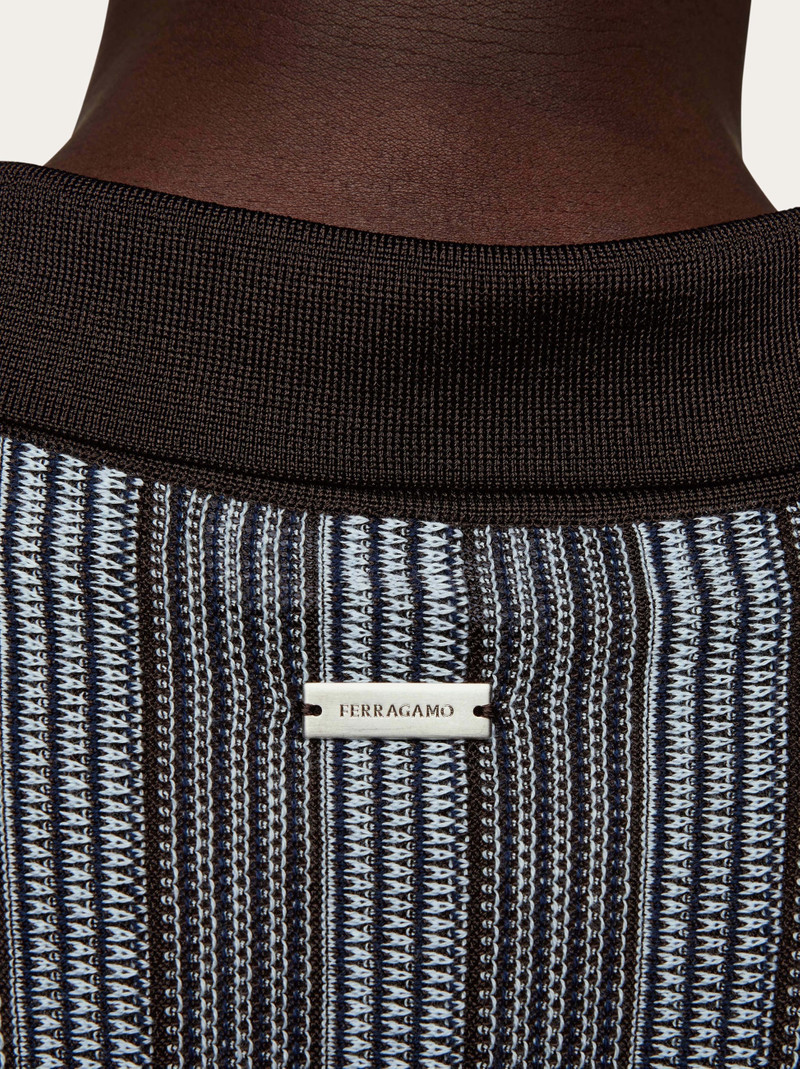 Polo with vertical stripes 5