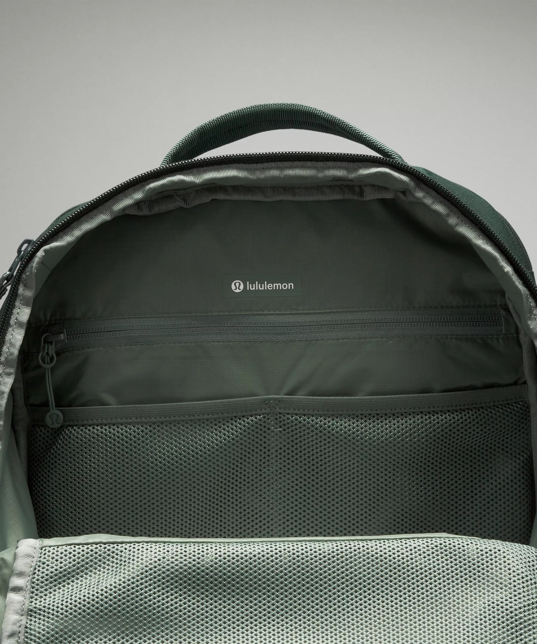 Triple-Zip Backpack 28L - 5