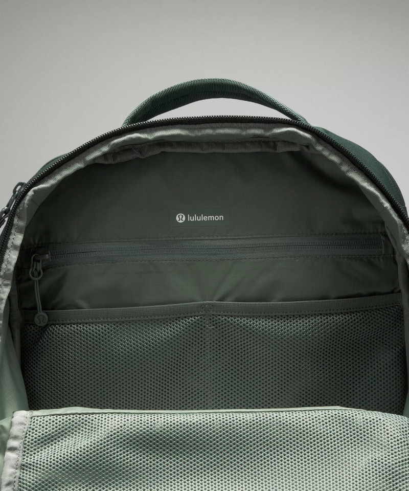 Triple-Zip Backpack 28L 5