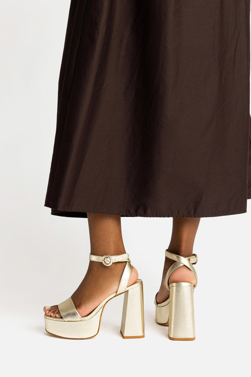 Larroudé Dolly Sandal In Gold Metallic Leather outlook