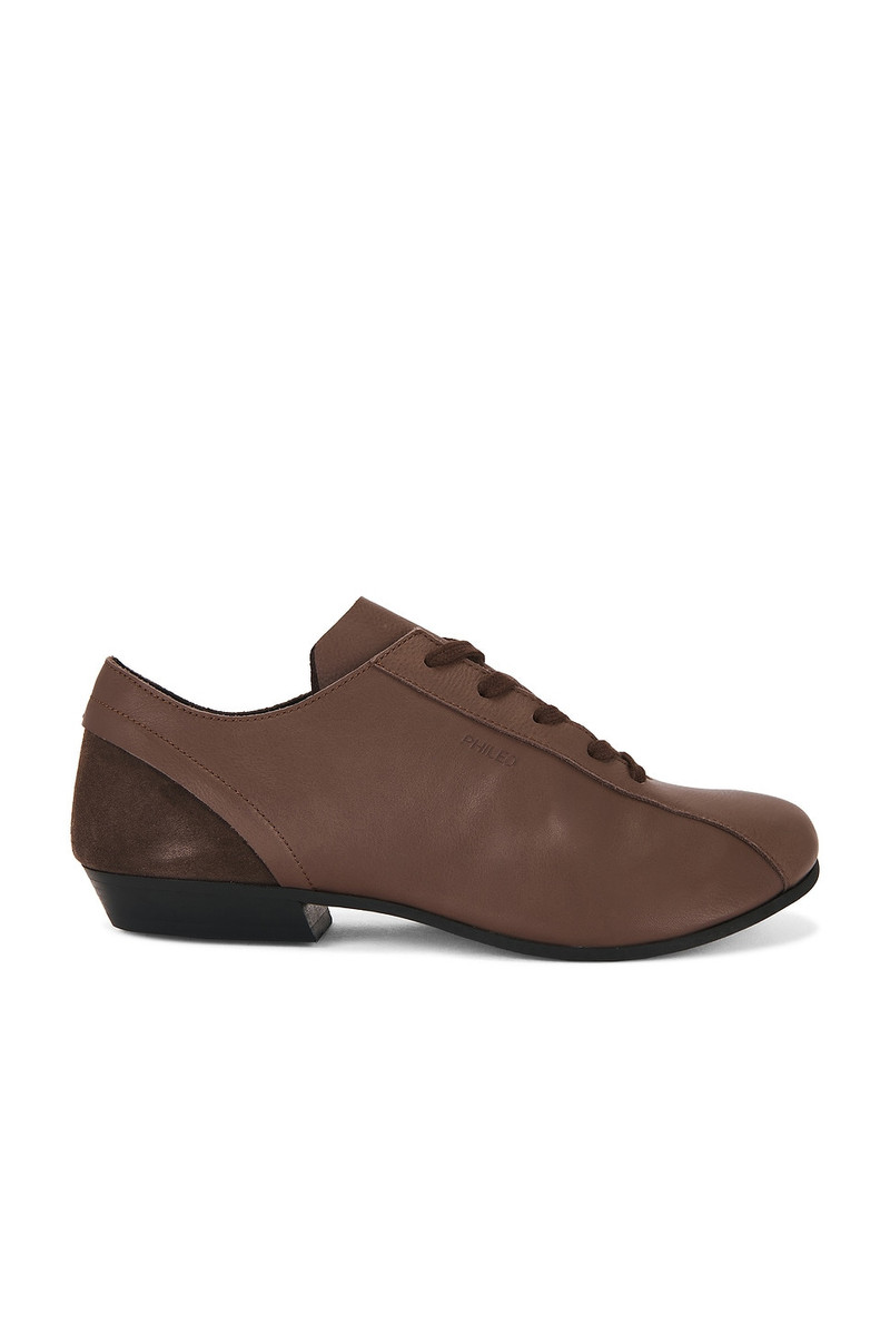 081 Cascade Shoe 1