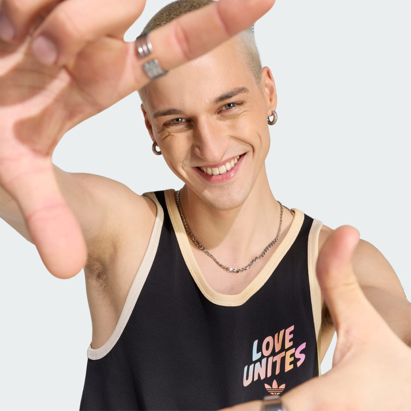 LOVE UNITES GRAPHIC TANK Top 7