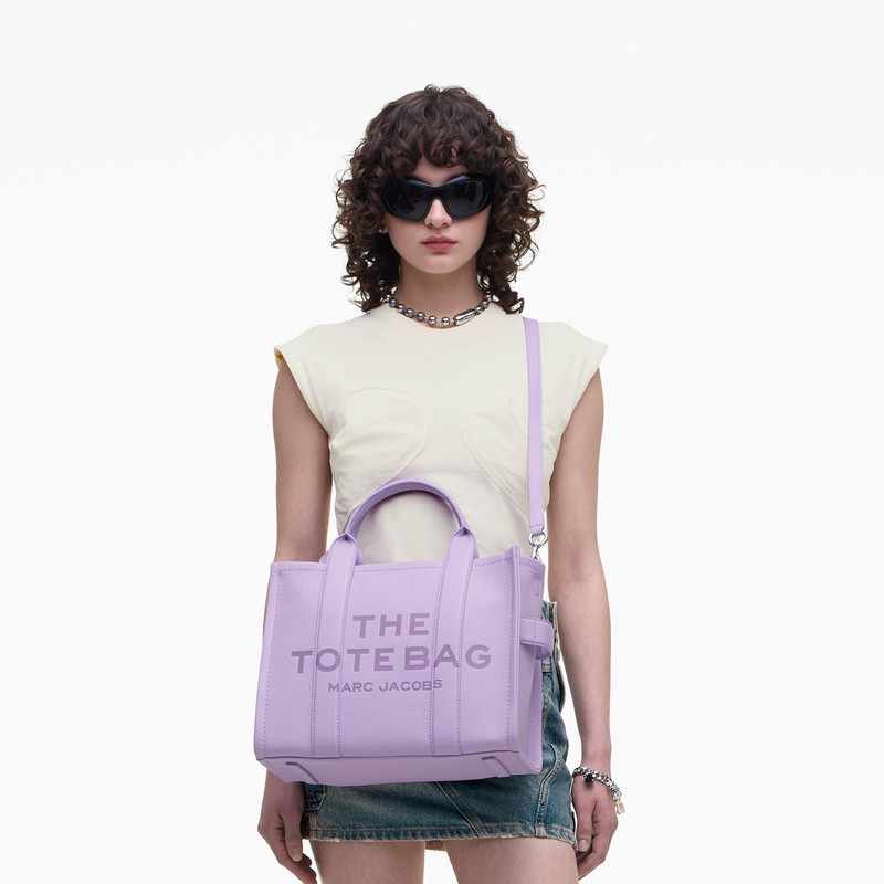 Marc Jacobs THE LEATHER MEDIUM TOTE BAG outlook