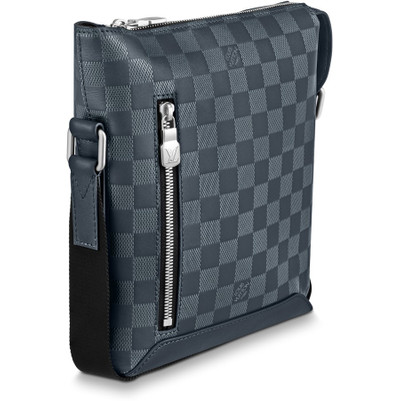 Louis Vuitton Discovery Messenger BB bag outlook
