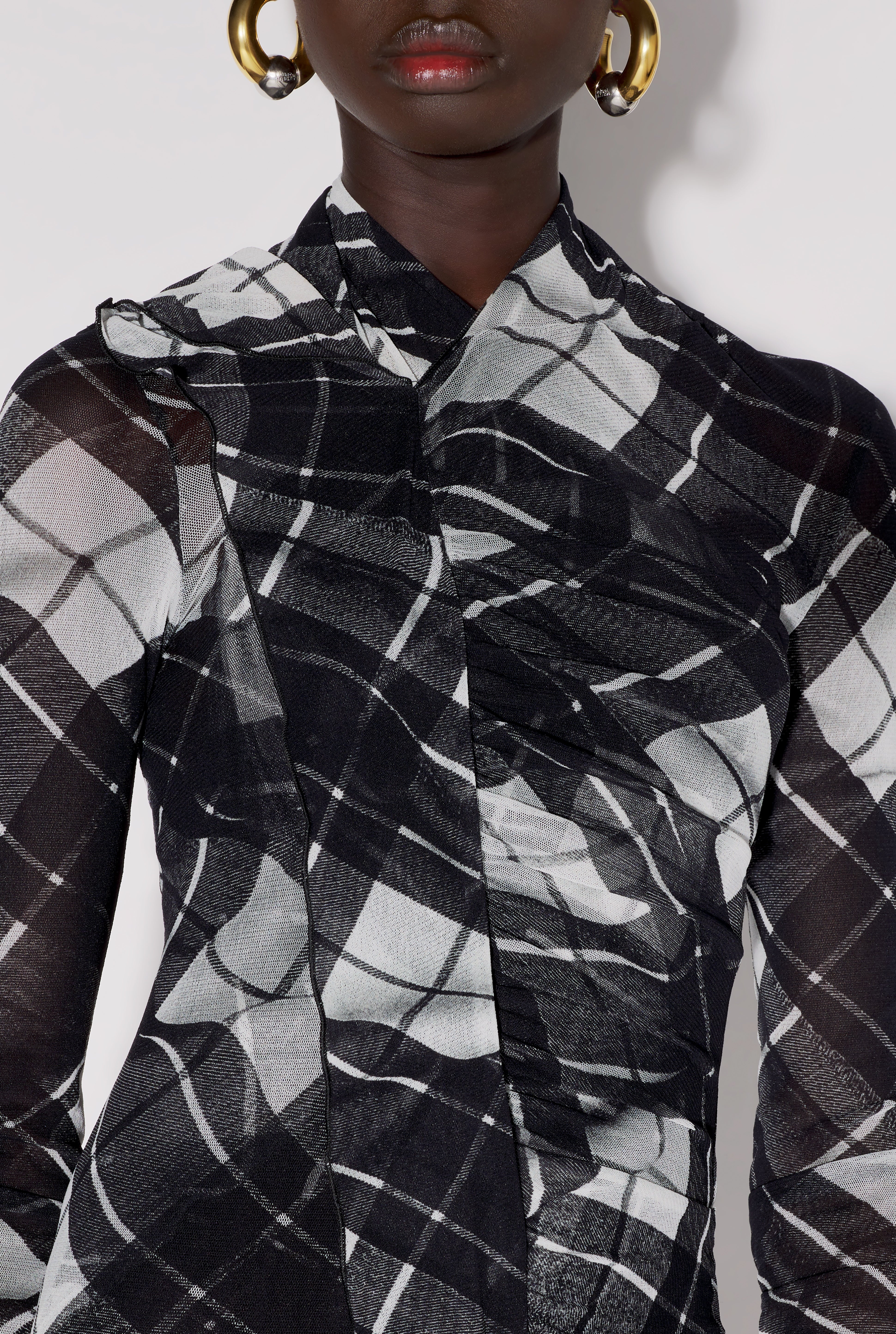 THE BLACK TARTAN DRESS - 5